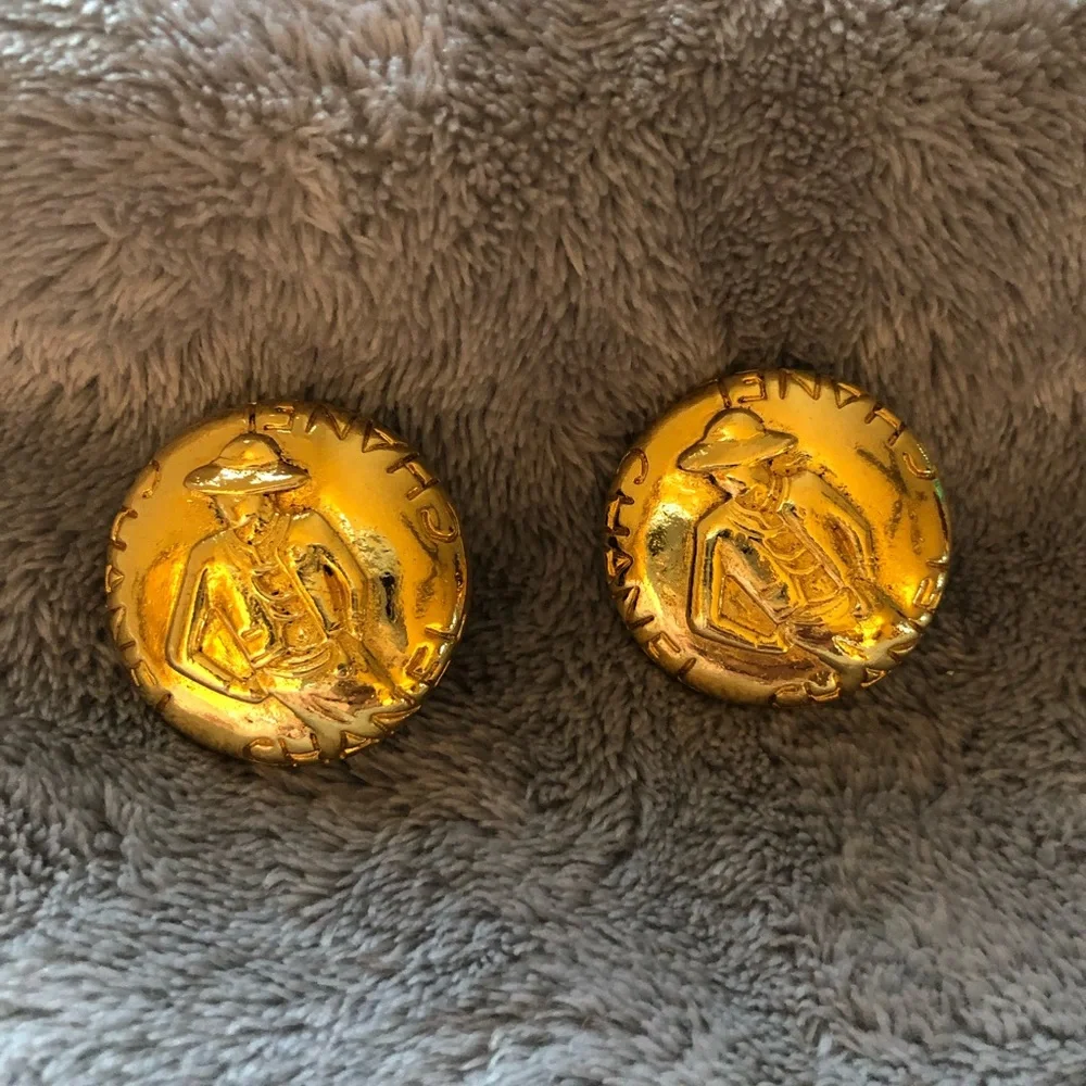 CHANEL Vintage and Authentic ,” Lady in a Hat” Clip on Earrings - Picture 2 of 11